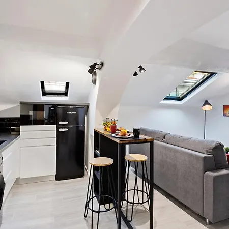Lägenhet Charming Studio Central